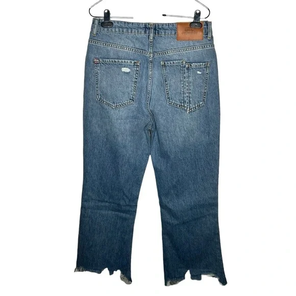 Urban Outfitters BDG Women’s High Rise Raw Hem Distressed Jeans - Picture 9 of 16